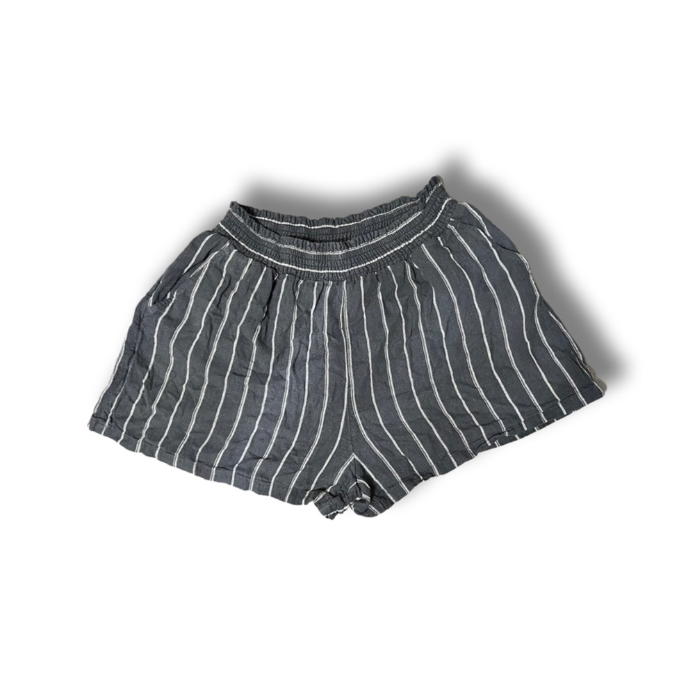 Universal Thread | High Rise Shorts - Picture 2 of 2